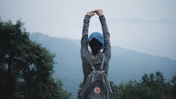 当 ENFJ 喜欢某人时，会设身处地地为TA解决问题