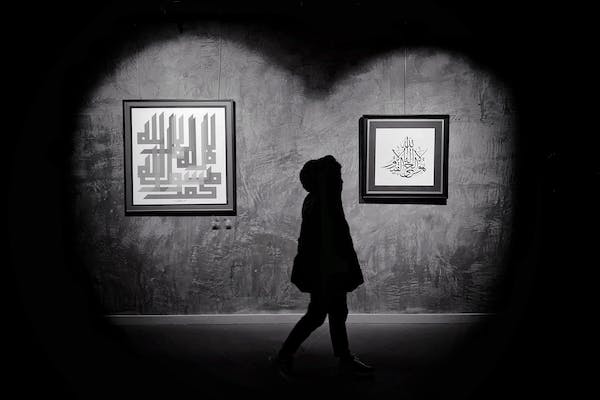 8号喜欢优秀有能力的人，很容易会被3号吸引